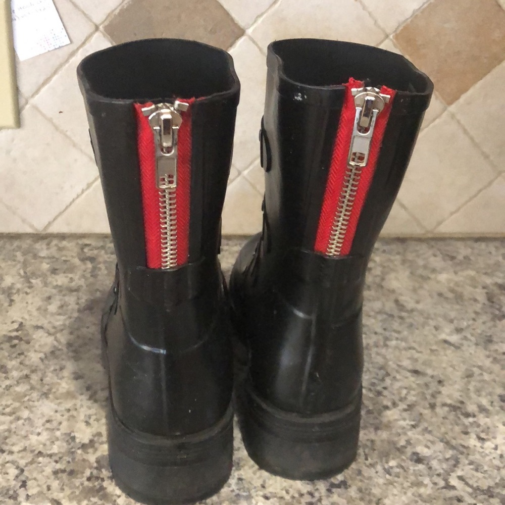 Steve Madden Rubber Boats - Picture 6 of 7